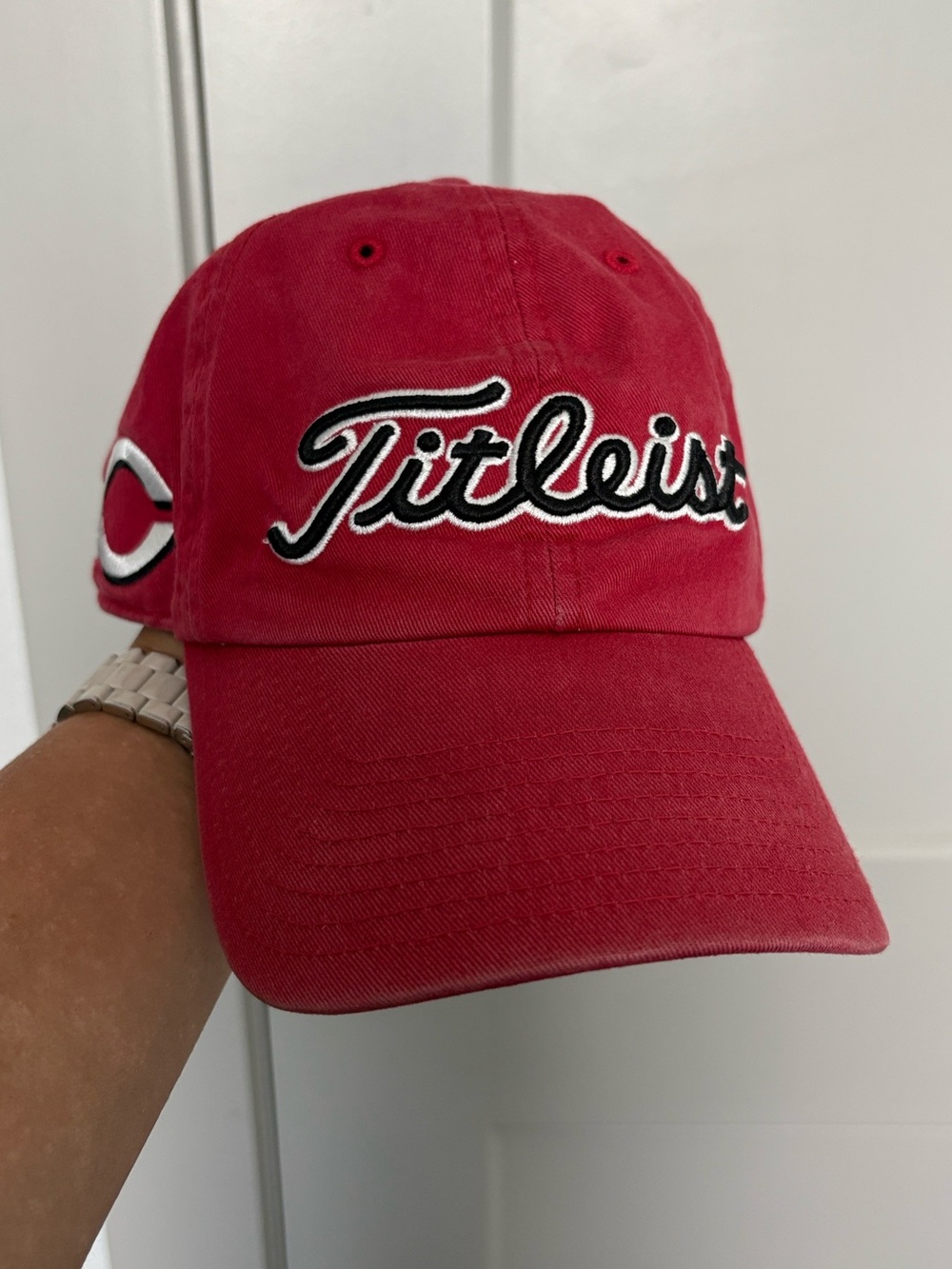 TITLEIST CINCINNATI REDS STRAPBACK RED BASEBALL HAT